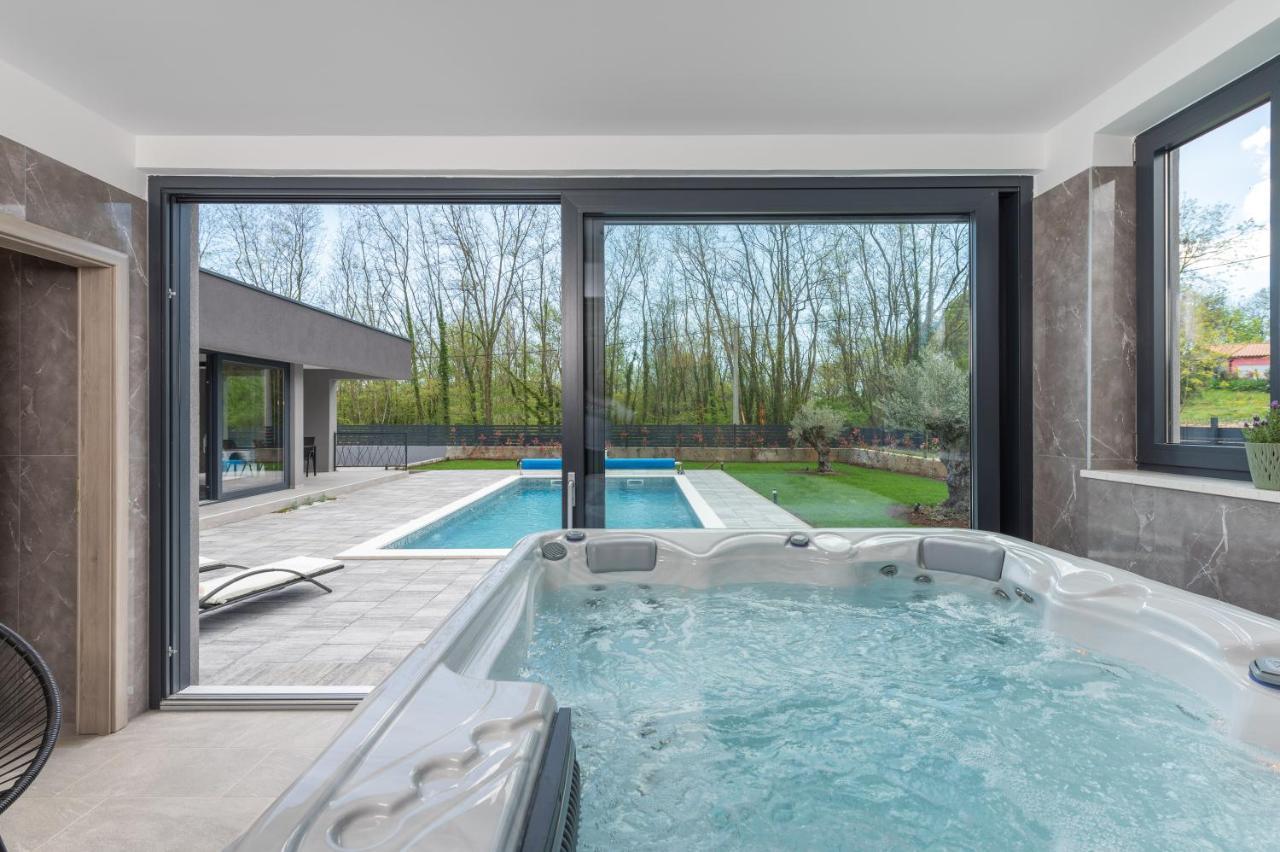Green Luxury II With Heated Pool, Jacuzzi & Sauna Ruzici  Eksteriør billede