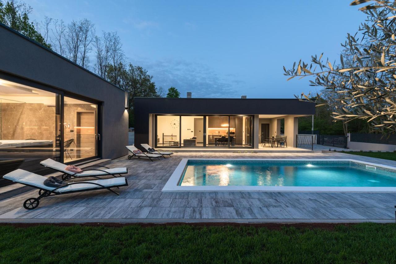Green Luxury II With Heated Pool, Jacuzzi & Sauna Ruzici  Eksteriør billede